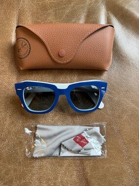 Ray-Ban RB2186 State Street sunglasses - blue and white